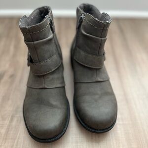 Earth Origins Dark Grayish Green Color Women’s Ankle Boots Size 7